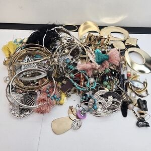 Assorted Women's Jewelry Earrings Bundle